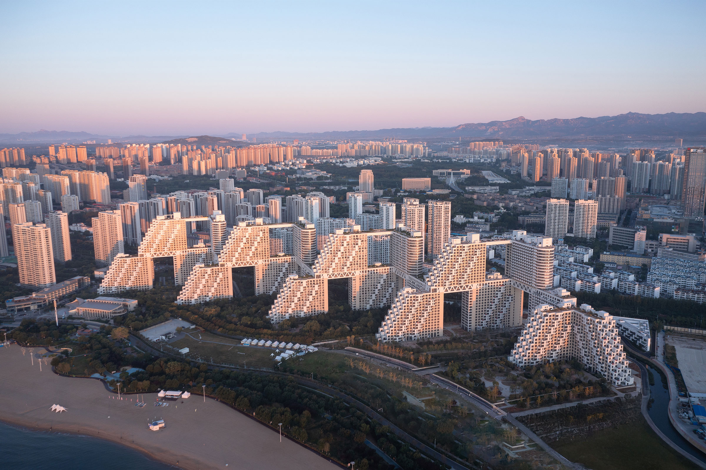 Habitat-Qinhuangdao-by-Safdie-Architects-©-Shao-Feng