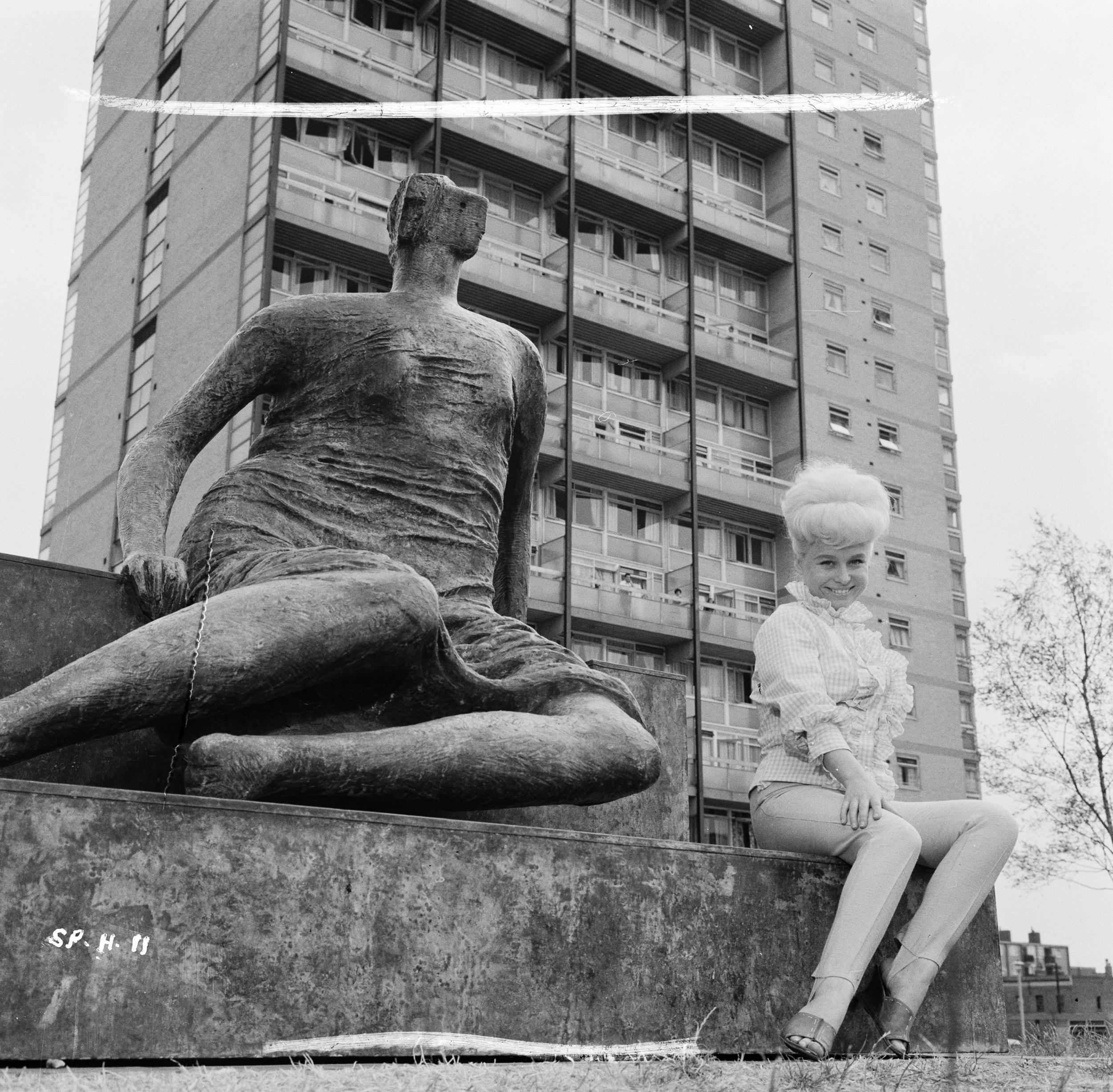 dame-barbara-windsor-and-old-flo-2-copyright-studio-canal